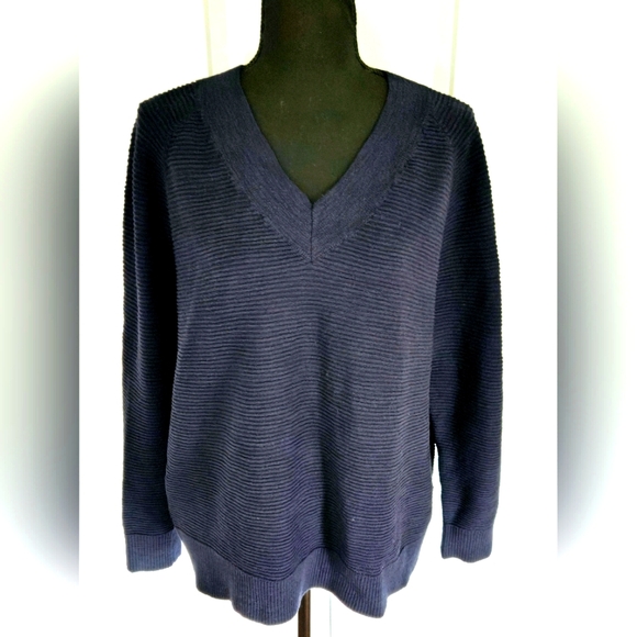 LOFT Sweaters - LOFT V-Neck SweaterTextured Navy Sz Sm